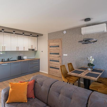 Melomi 1 Apartman Sarvar Bagian luar foto