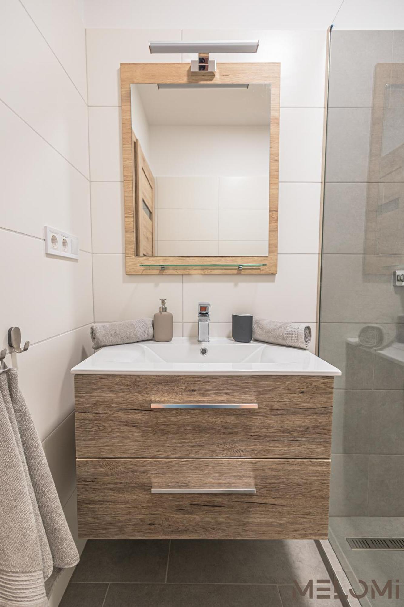 Melomi 1 Apartman Sarvar Bagian luar foto