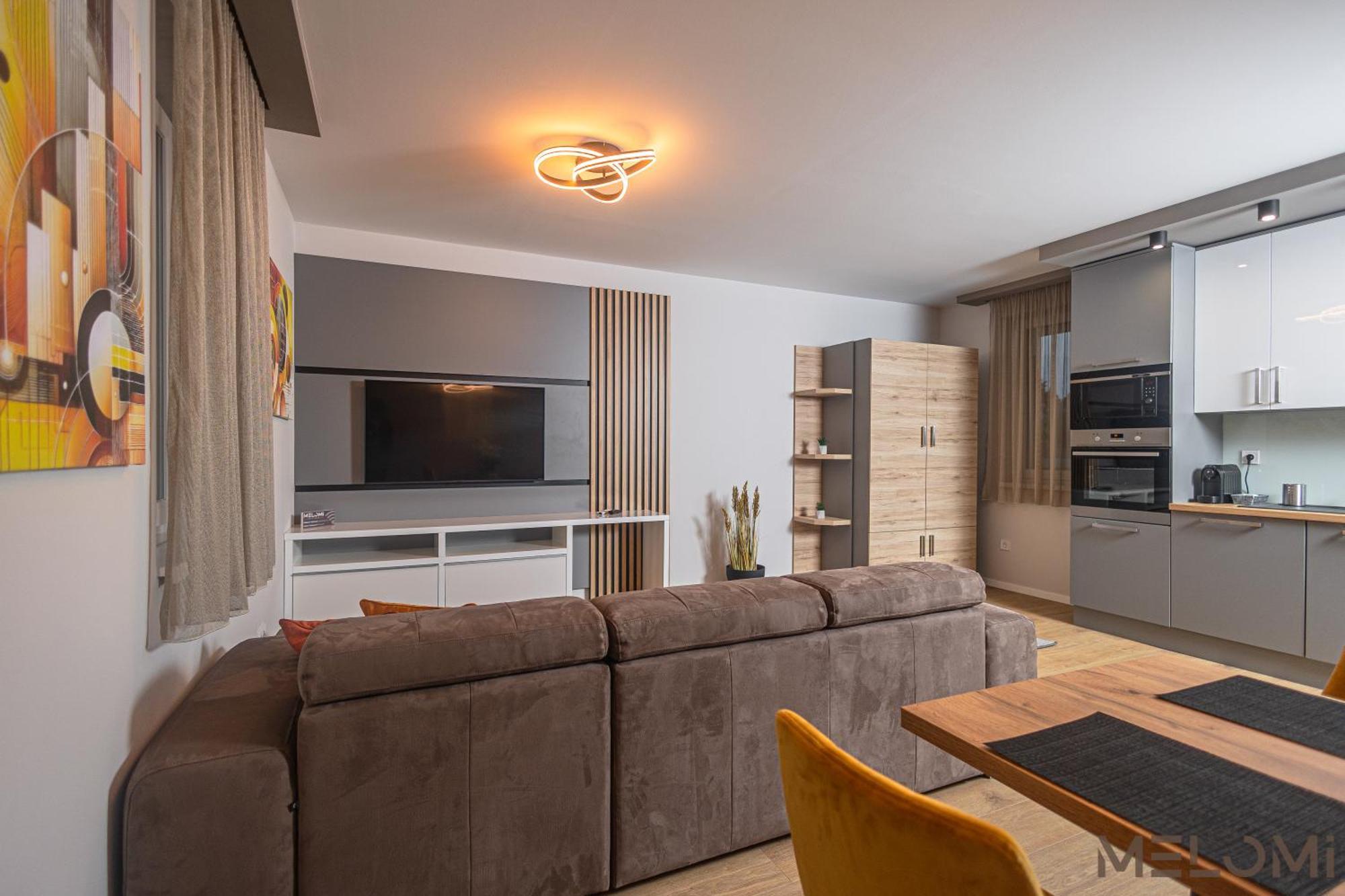 Melomi 1 Apartman Sarvar Bagian luar foto