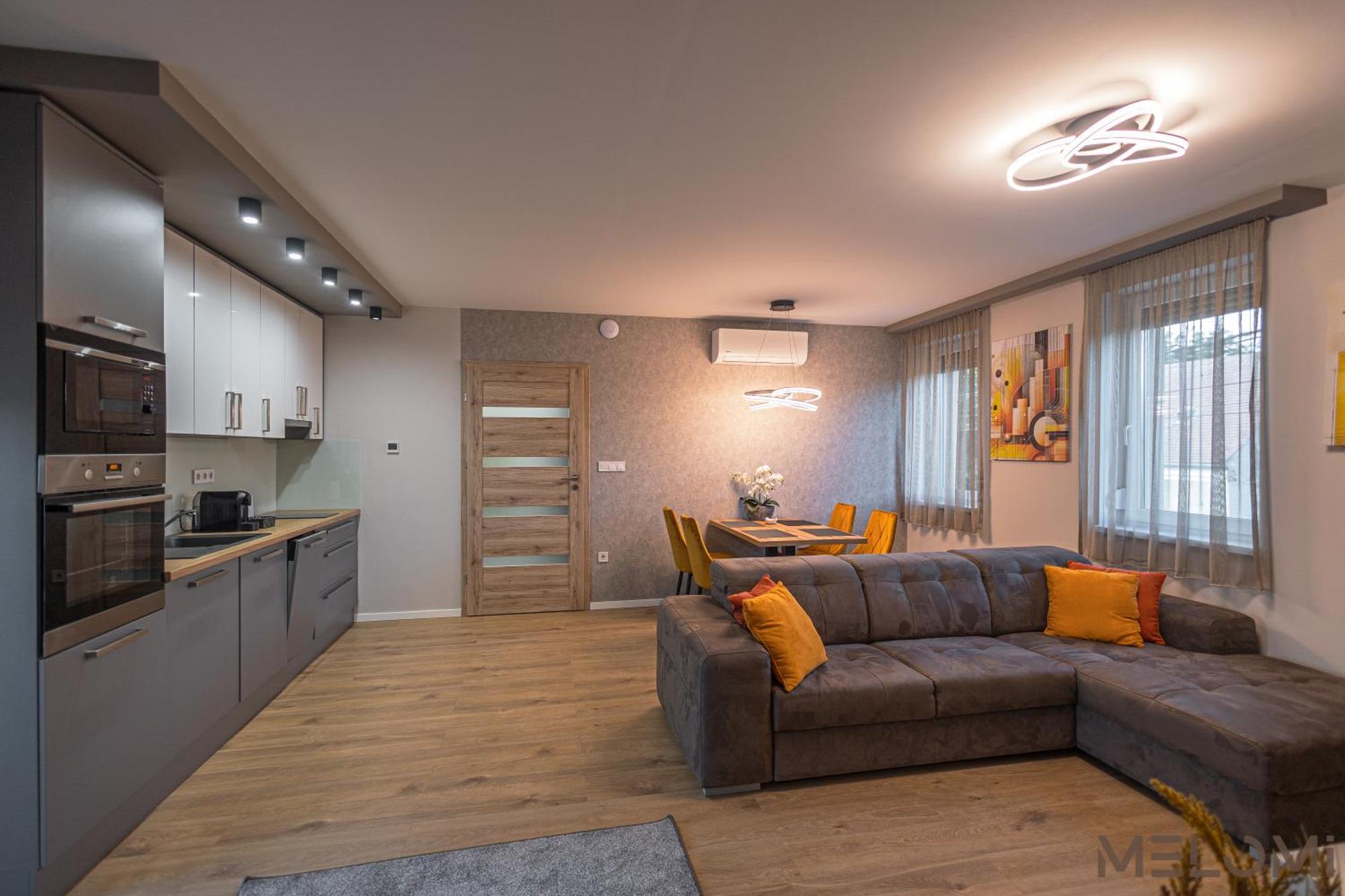 Melomi 1 Apartman Sarvar Bagian luar foto