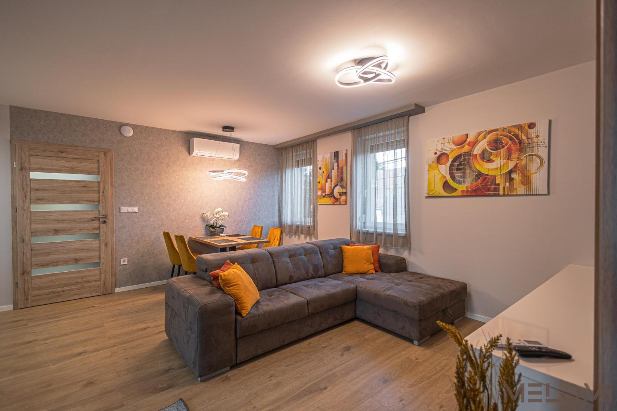 Melomi 1 Apartman Sarvar Bagian luar foto